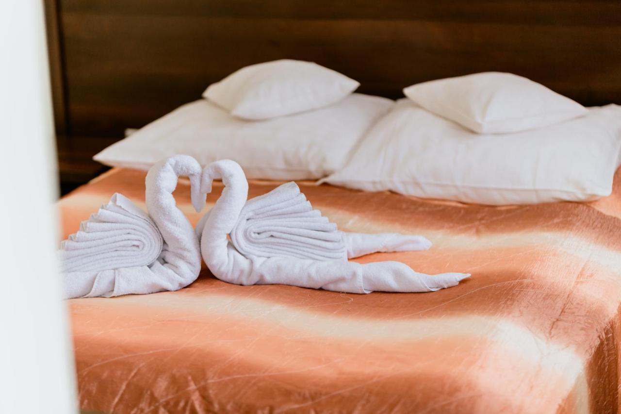 Hotel Domino Niemodlin Экстерьер фото
