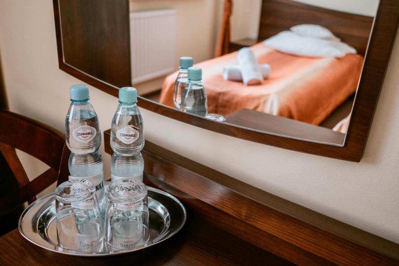 Hotel Domino Niemodlin Экстерьер фото