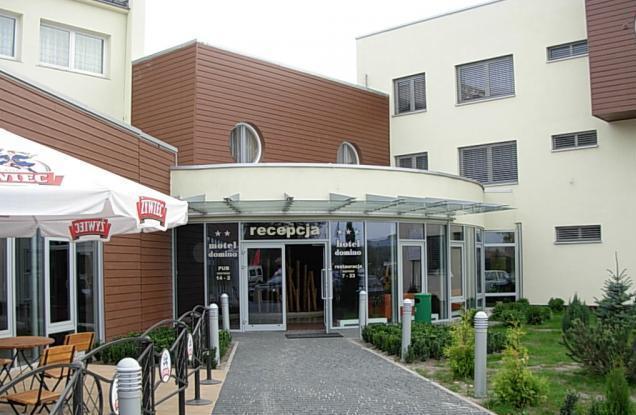 Hotel Domino Niemodlin Экстерьер фото